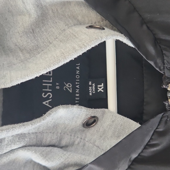 Light Weight Jacket with built in hood XL - Picture 2 of 3